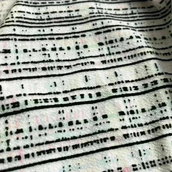 Ann Taylor geometric faux wrap blouse top sleeveless - Picture 3 of 5